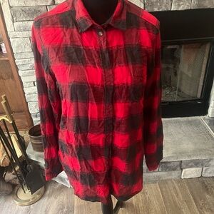 AE Red and Black Plaid Button-Up Shirt